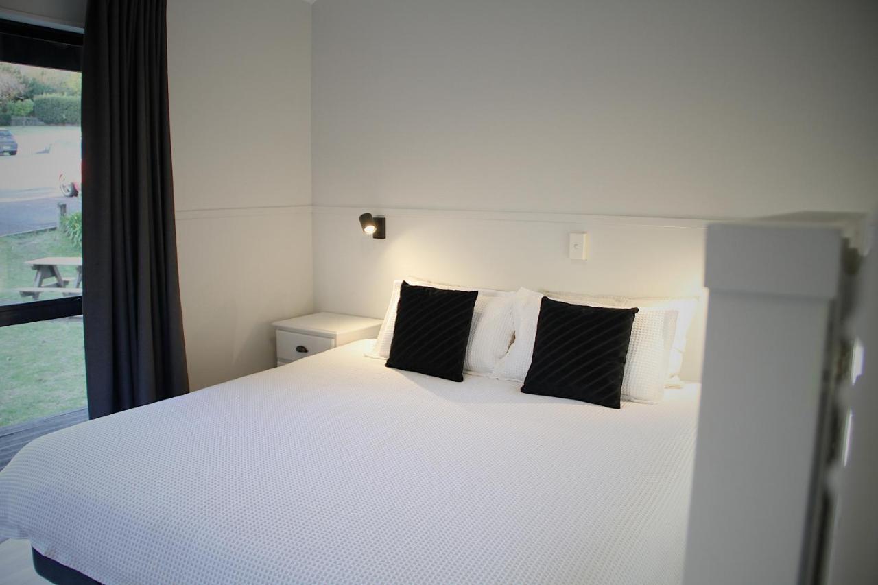 Hugo & Carters Backpackers & Motel Тауранга Экстерьер фото A bedroom at the hotel